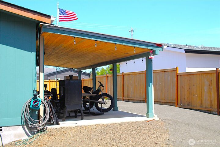 Property Photo:  601  Veterans Avenue  WA 98595 