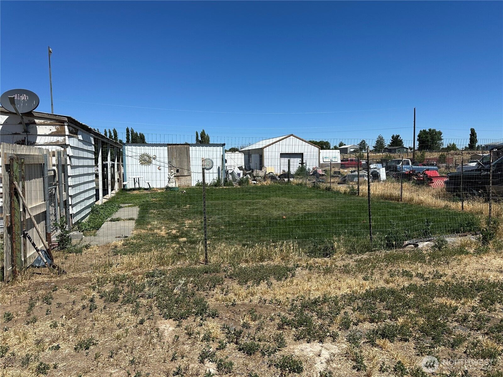 Property Photo: 3801 Rd E NE WA 98837