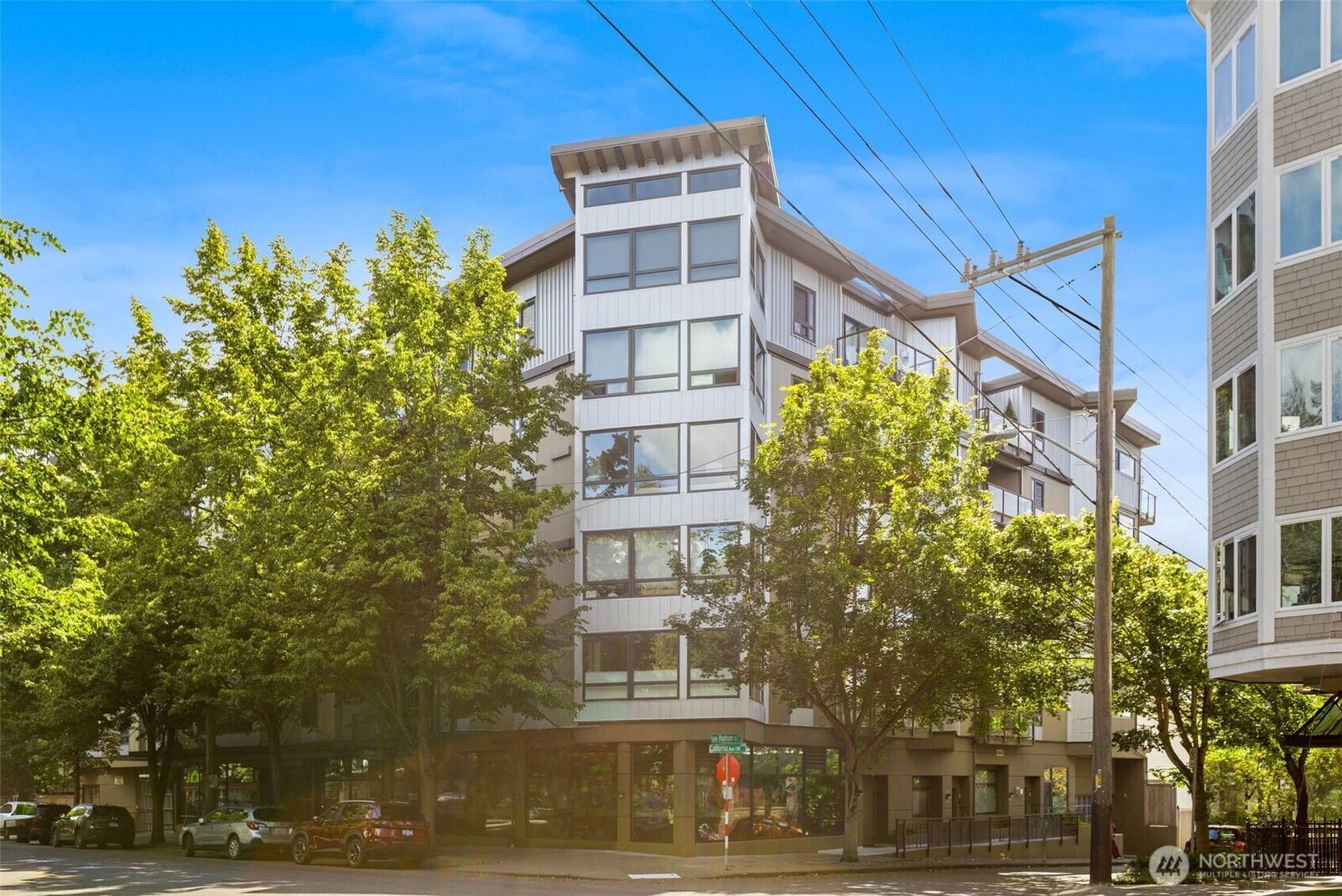 Property Photo: 5001 California Avenue SW 504 WA 98136