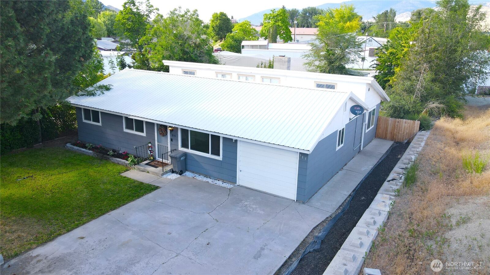 Property Photo: 915 19th Avenue WA 98844