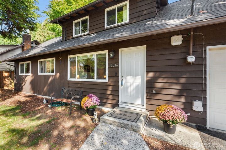 Property Photo: 18816 89 Avenue NE WA 98011