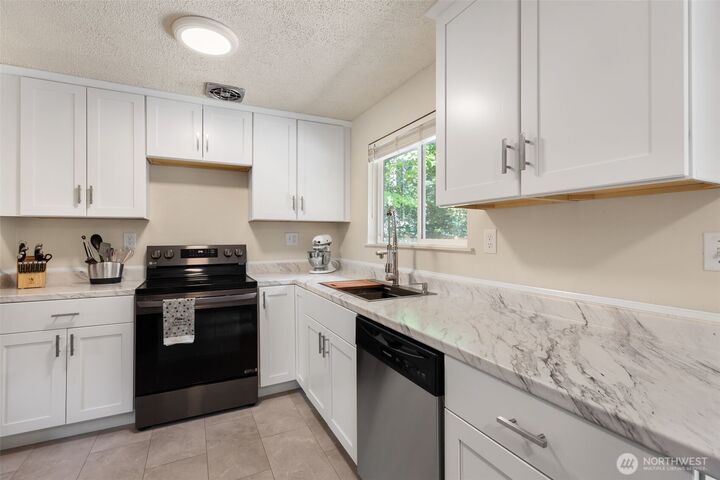 Property Photo: 18816 89 Avenue NE WA 98011