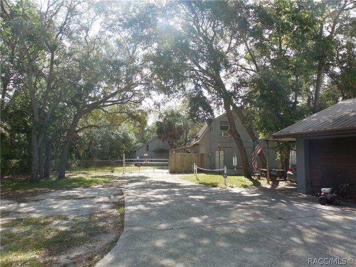 Property Photo: 5825 S Bob White Drive FL 34446