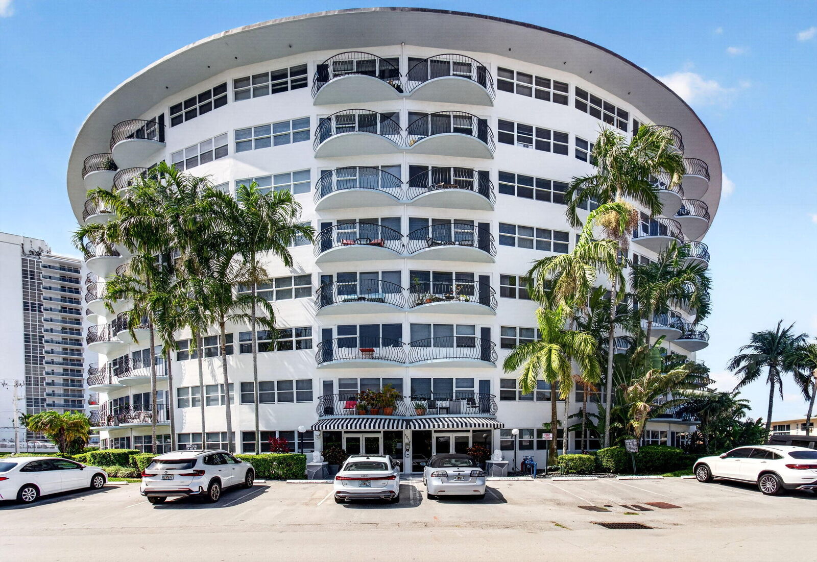 Property Photo: 3250 NE 28th Street Unit 302 FL 33308