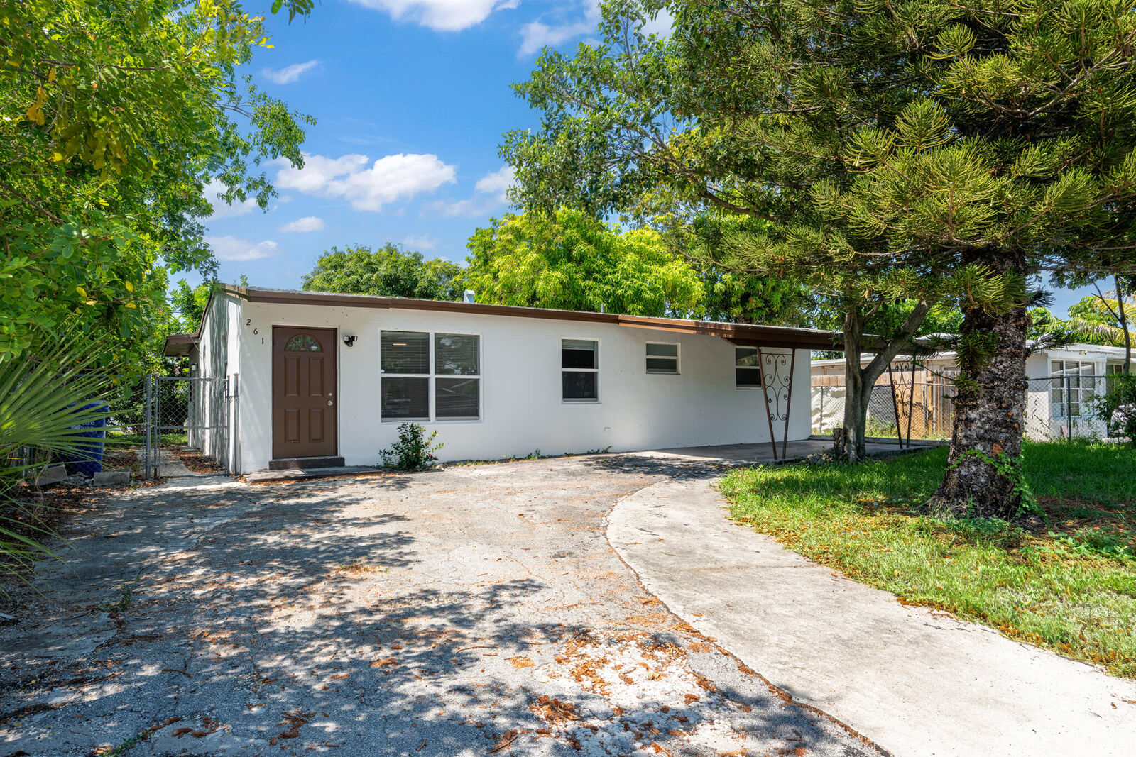 Property Photo: 261 NE 22nd Street FL 33060