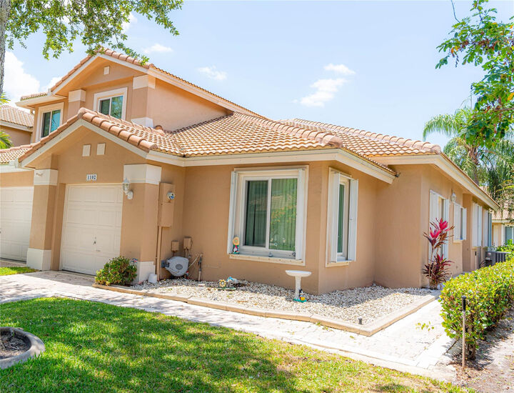 Property Photo: 1102 SW 158th Avenue FL 33027