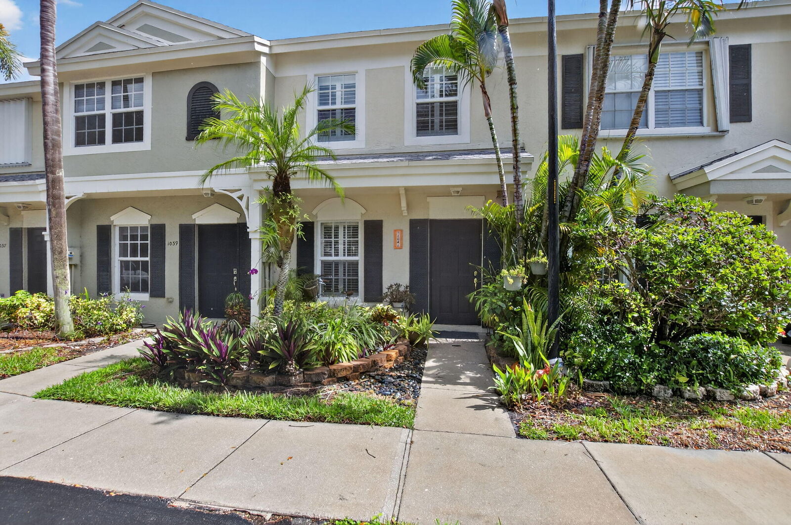 Property Photo:  1041 Kokomo Key Lane  FL 33483 