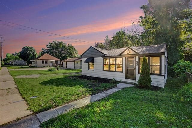 Property Photo: 2484 Lincoln Street MI 49441