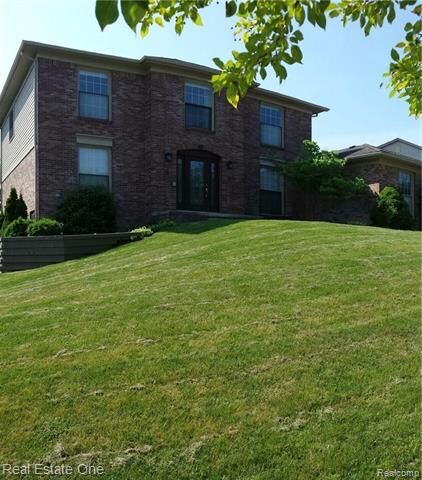 Property Photo: 475 Dorchester Way MI 48381