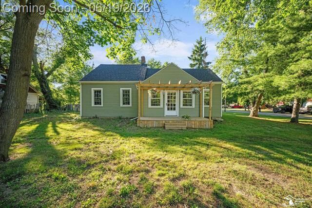 Property Photo:  93 N Division Street  MI 49270 