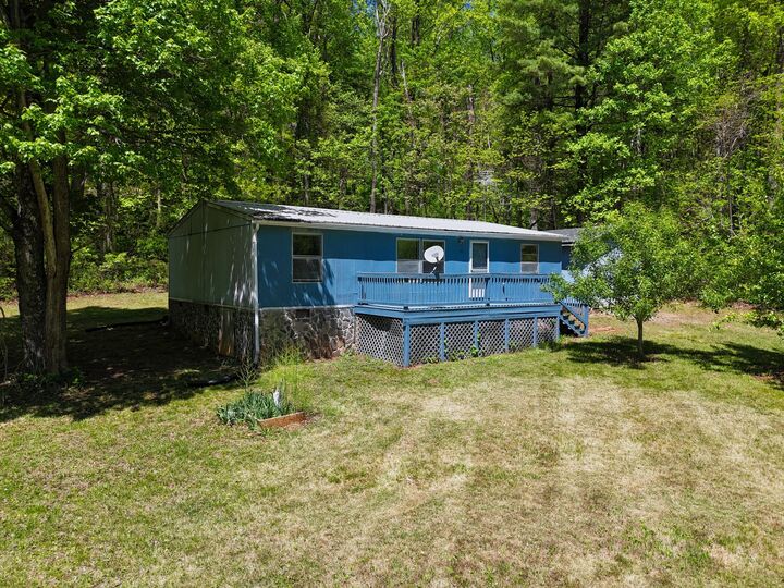 Property Photo: 165 Chestnut Ridge Dr SE VA 24079