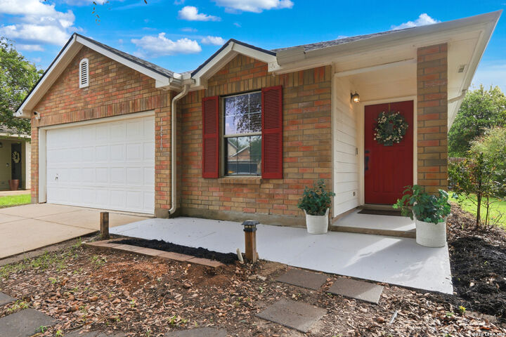 Property Photo:  16410 Kentucky Rdg  TX 78154 