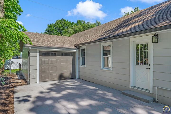 Property Photo:  1900 SW Fairlawn Rd  KS 66604 