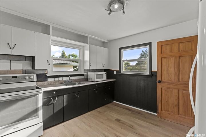 Property Photo: 325 V Avenue S SK S7M 3E4