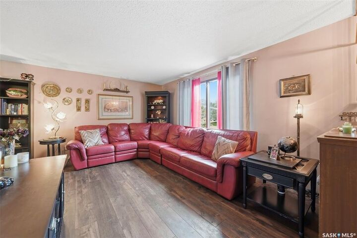 Property Photo: 30 Riel Crescent SK S7J 2W6