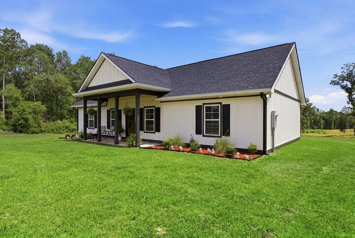 Property Photo: 823 Meridian GA 31792