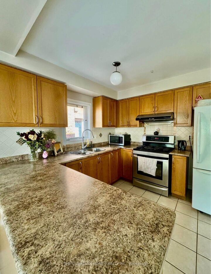 Property Photo: 118 Guinevere Road ON L3S 4V2