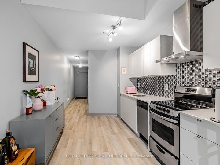 Property Photo:  51 East Liberty Street 202  ON M6K 3P8 