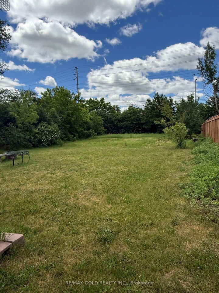 Property Photo: 7530 Redstone Road ON L4T 2B8