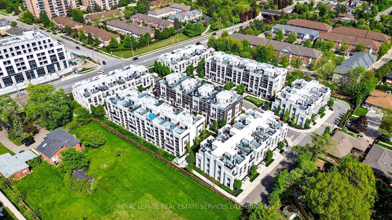 Property Photo: 1195 Gooseberry Lane 301 ON L5G 0B7