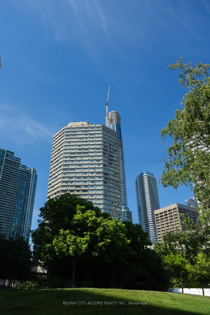 Property Photo: 33 Harbour Square 2018 ON M5J 2G2