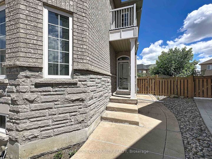Property Photo: 15 Bellefontaine Court ON L6A 4A7
