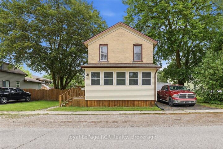 Property Photo: 161 Livingstone Avenue N ON N4W 1P6