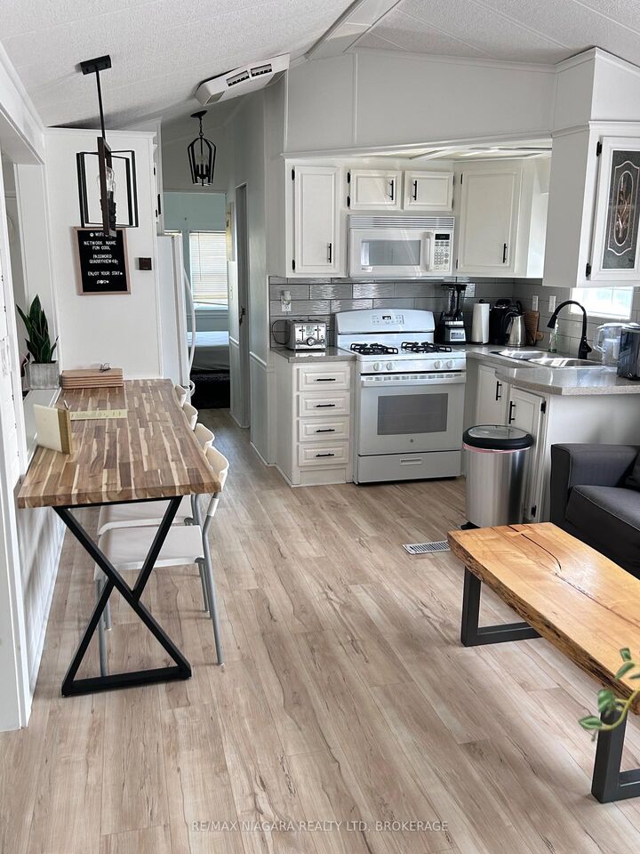 Property Photo: 48 Quarry View Village N/A ON L0S 1R0