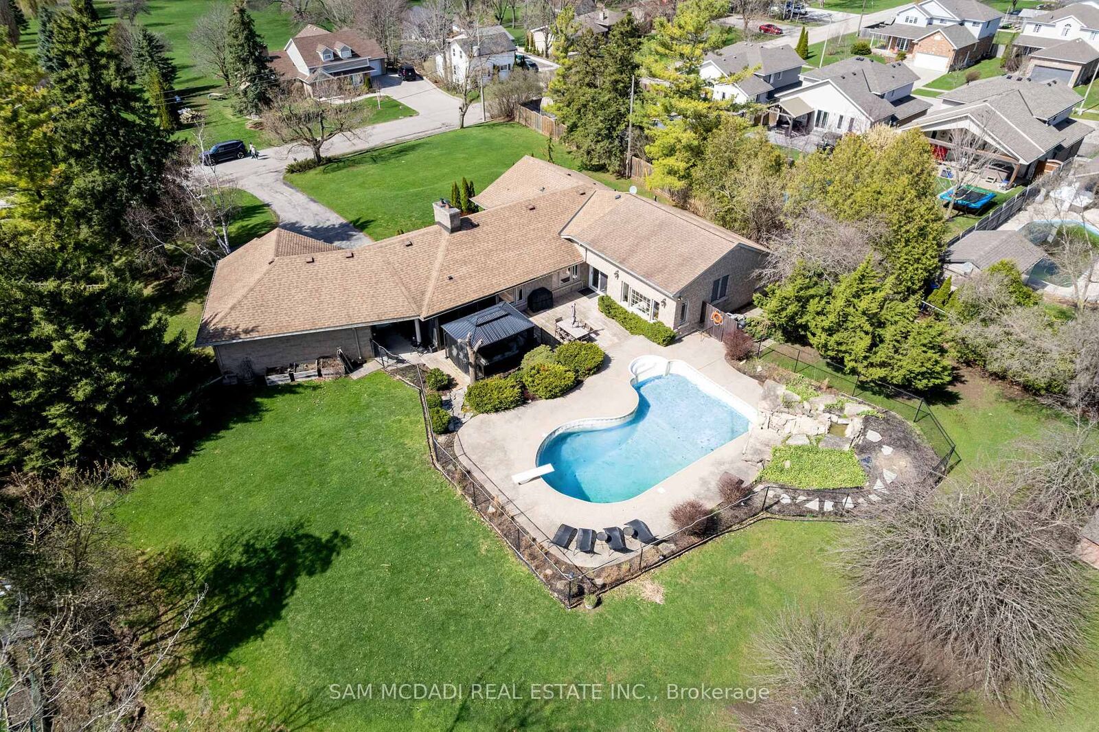 Property Photo: 477 Fairview Street ON N3A 1M6