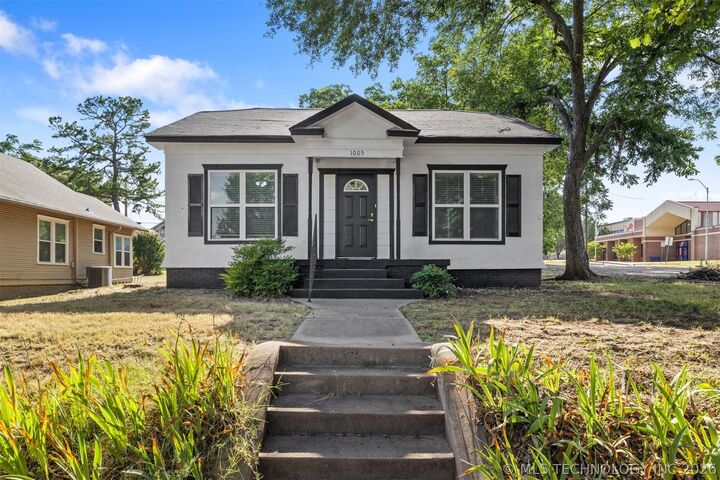 Property Photo:  1005 N 7th  OK 74701 