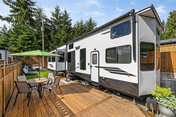 Property Photo: 8389 Sa-Seen-Os Rd #4A BC V0R 3E1