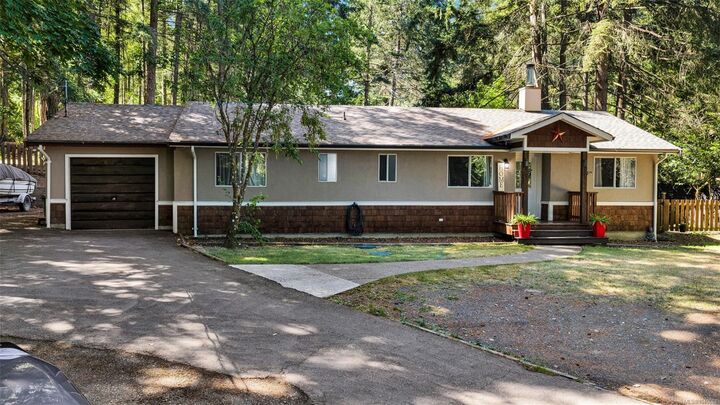Property Photo: 1290 McKenzie Dr BC V9L 5R9