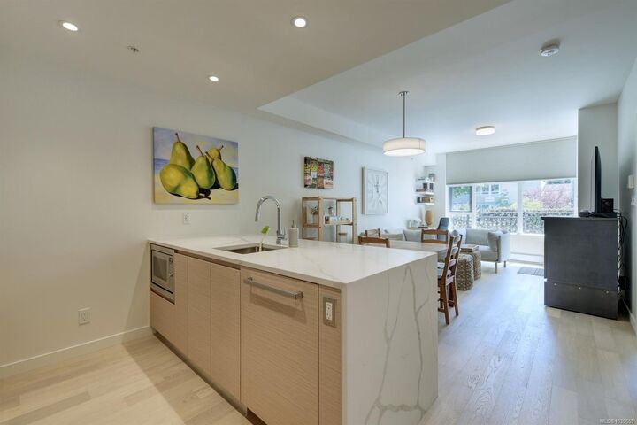 Property Photo:  530 Michigan St #107  BC V8V 0G2 