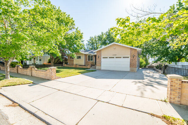 Property Photo: 11332 S Alondra Way UT 84094
