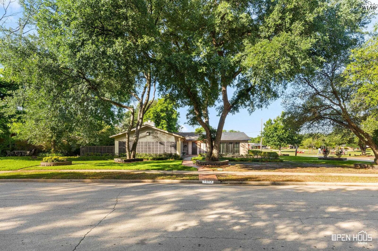 Property Photo:  1559 Hanover Road  TX 76302 