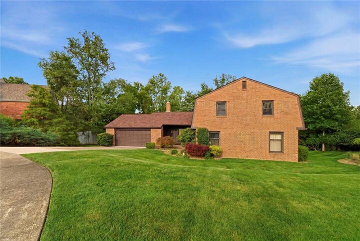 Property Photo: 124 Windsor Court PA 15146