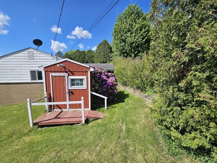 Property Photo: 200 Lookout Dr PA 15071
