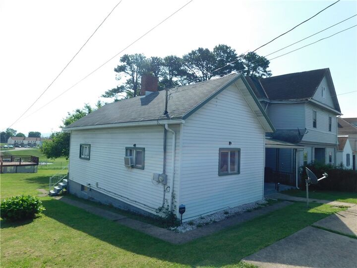 Property Photo:  94 Easy Street  PA 15401 
