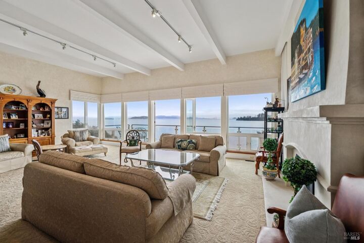 Property Photo: 187 Oak Drive CA 94901