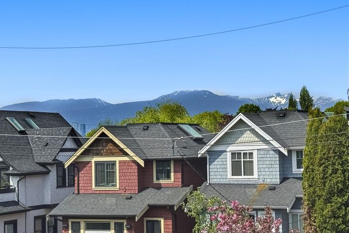 Property Photo: 625 E 24th Avenue 2 BC V5V 2A3