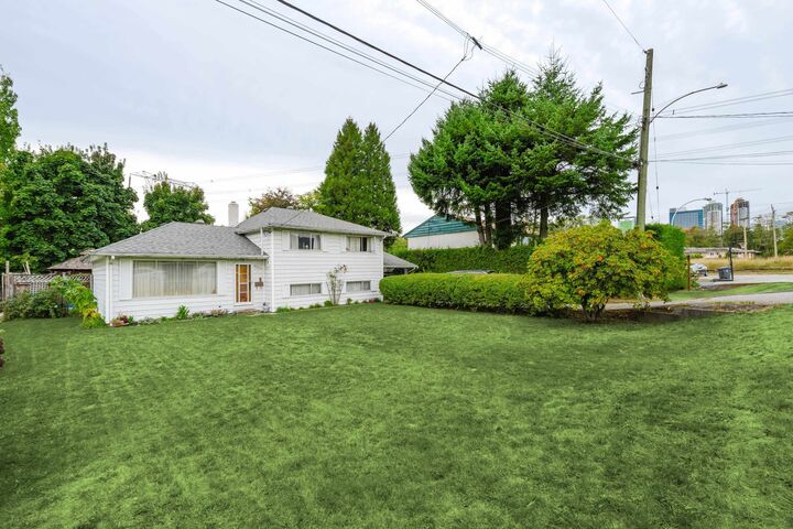 9253 137A Street — photo 1