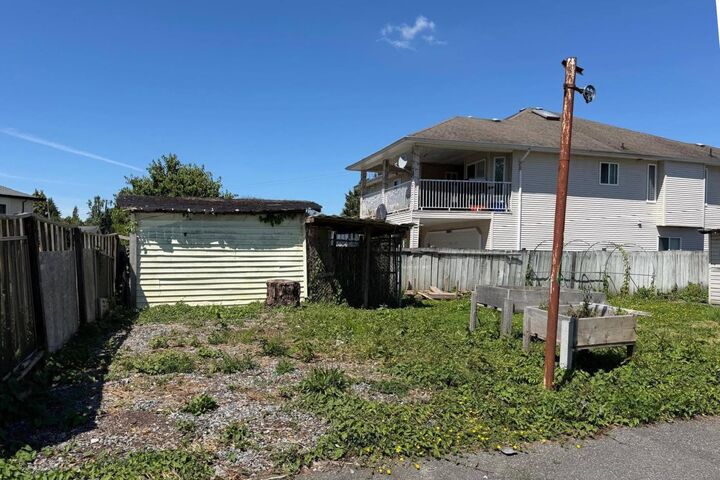 Property Photo: 14086 72 Avenue BC V3W 2P8