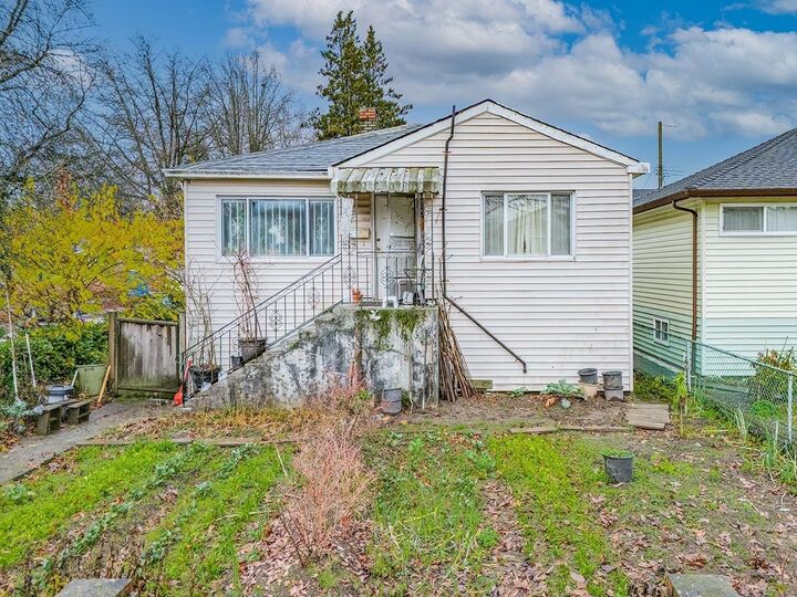 1805 E 51st Avenue — photo 1