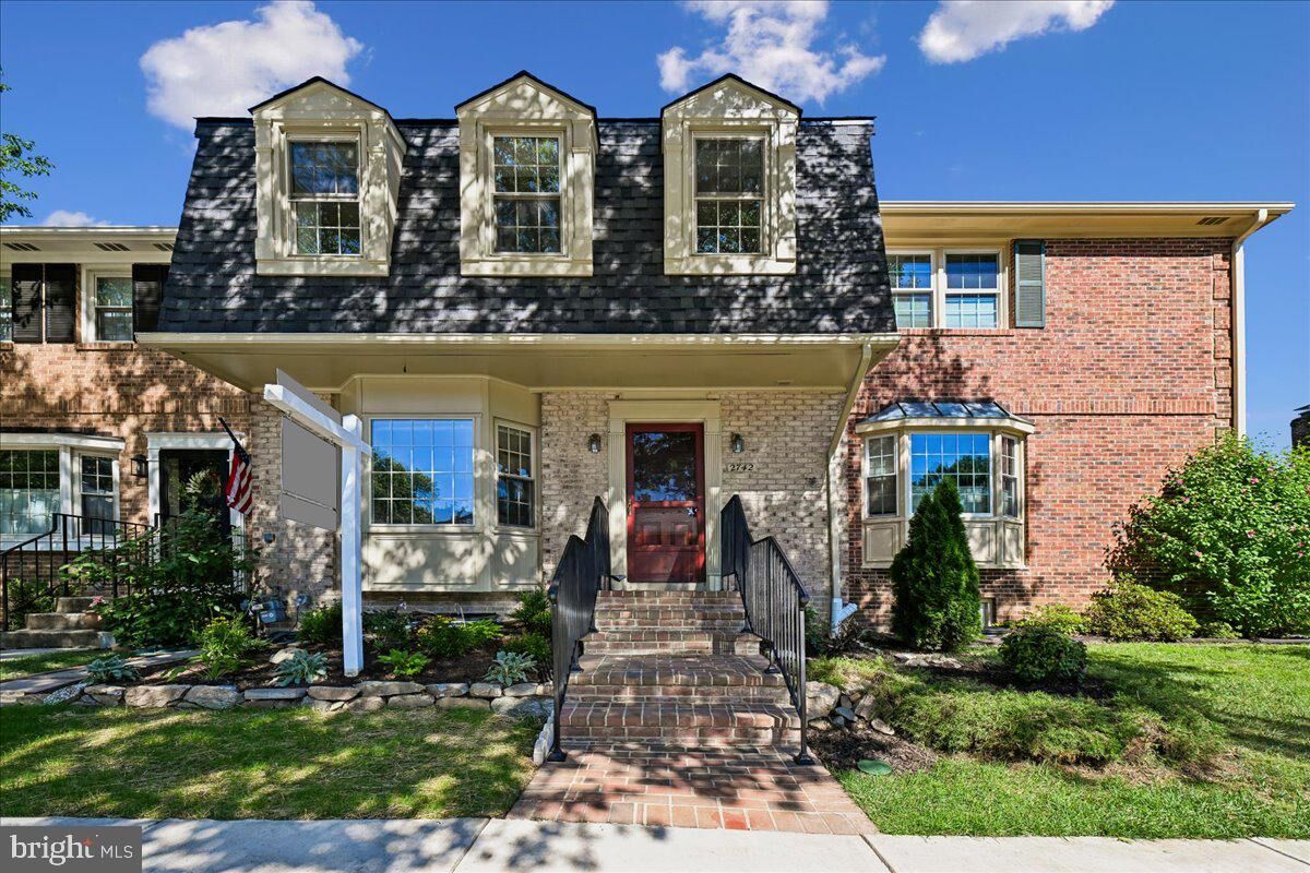 Property Photo: 2742 Carter Farm Court VA 22306