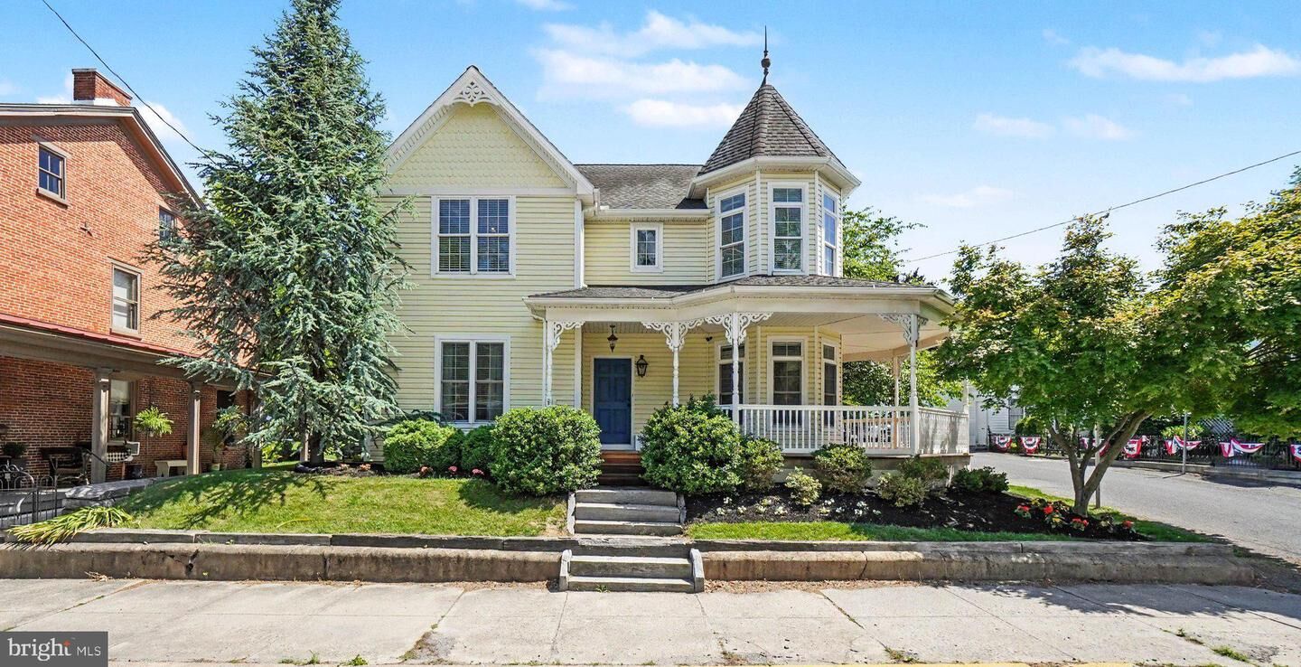Property Photo: 304 E Main Street PA 17003