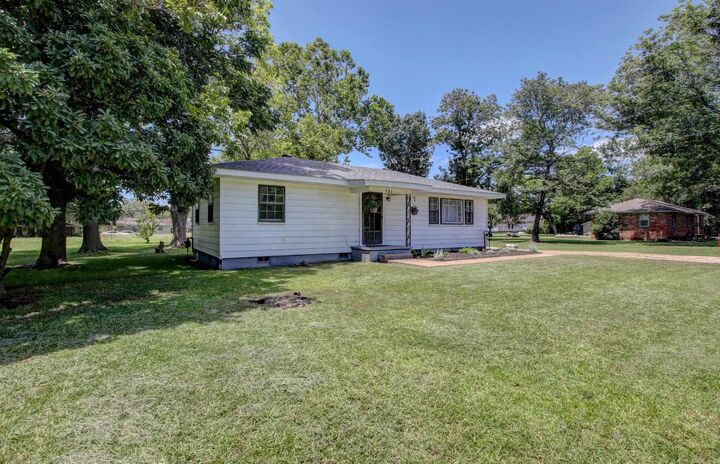Property Photo: 721 Fairview St AR 72034