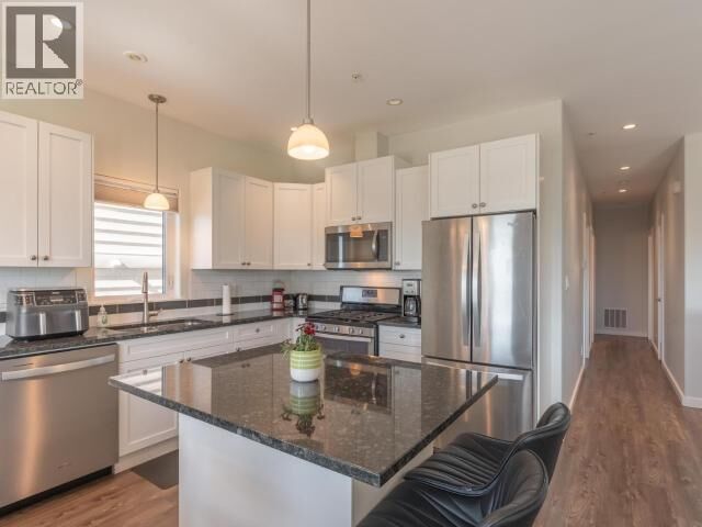 Property Photo:  102-5009H 44 Street  NT X1A 0E3 