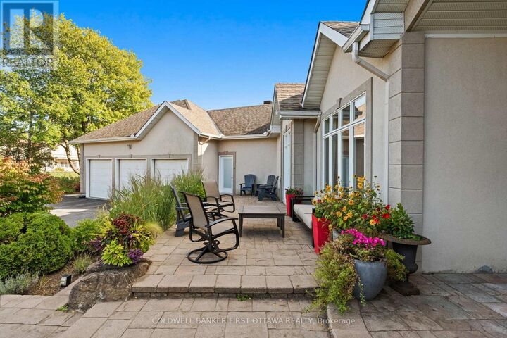 Property Photo:  358 River Road  ON K1V 1R8 