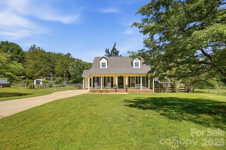 Property Photo:  2634 Cherokee Court  NC 28056 