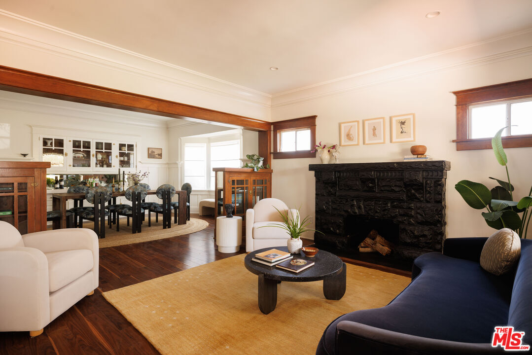 Property Photo:  1419 Rolland Curtis Pl  CA 90062 